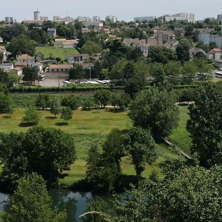 Appartement Meuble Proche Du Futuroscope Poitiers Bagian luar foto