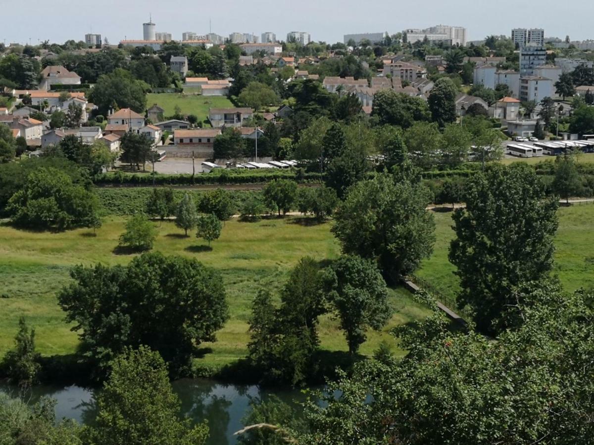 Appartement Meuble Proche Du Futuroscope Poitiers Bagian luar foto